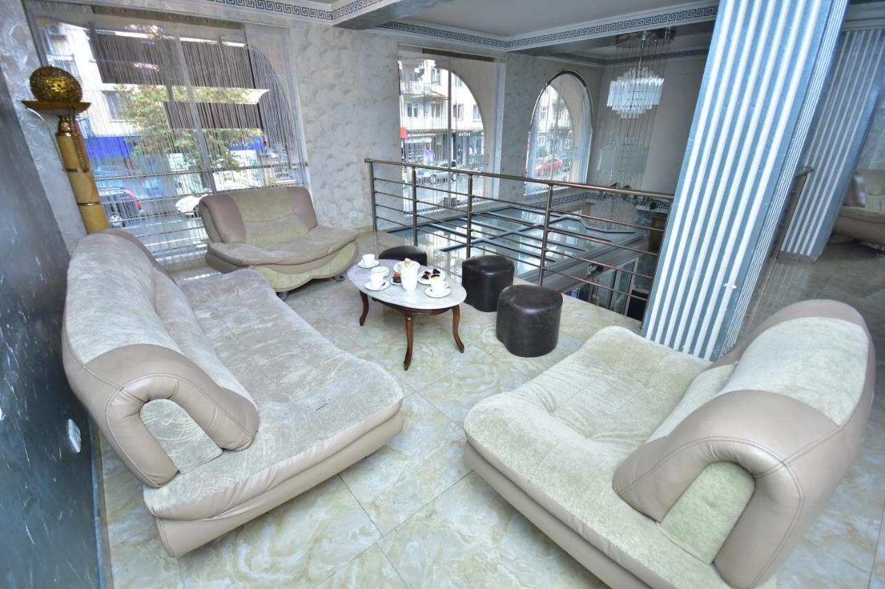 Hotel Chao Batoemi Buitenkant foto