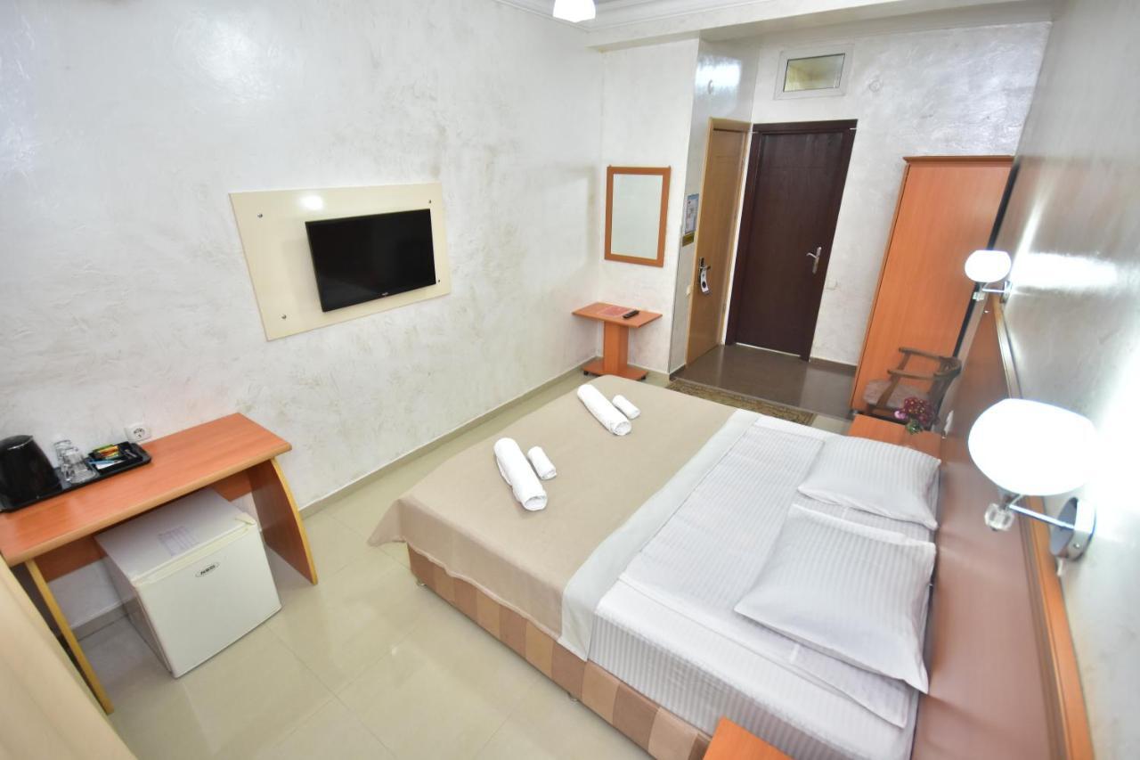 Hotel Chao Batoemi Buitenkant foto