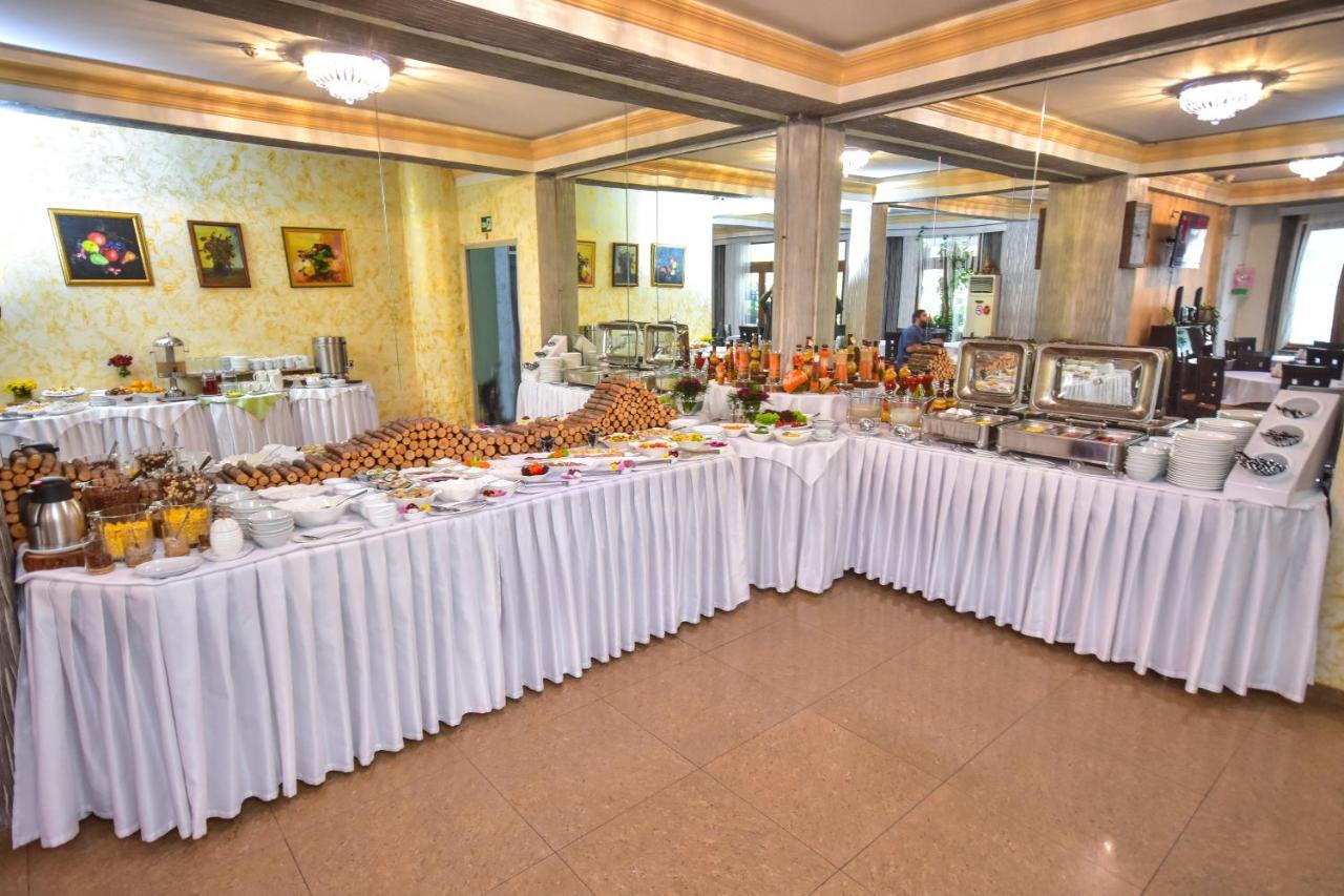 Hotel Chao Batoemi Buitenkant foto