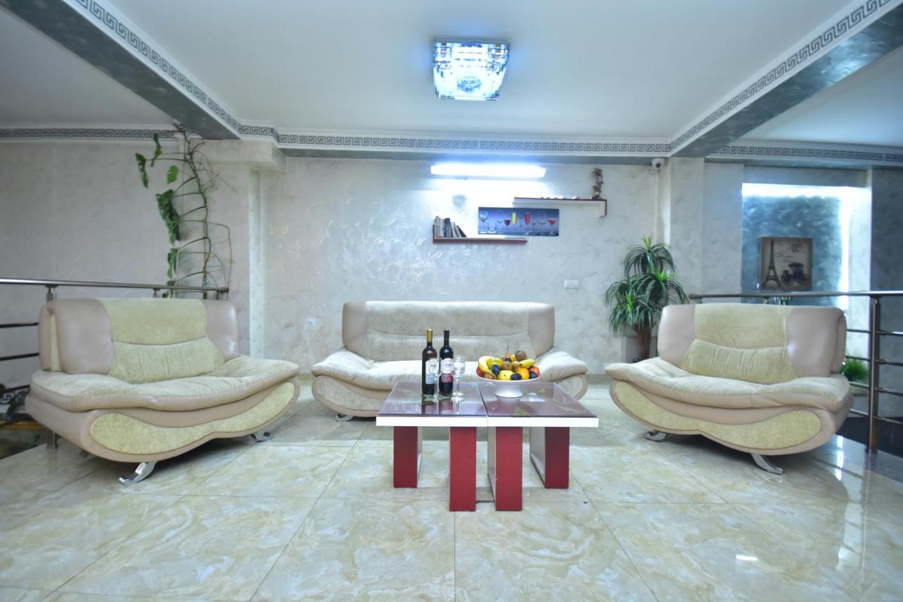 Hotel Chao Batoemi Buitenkant foto