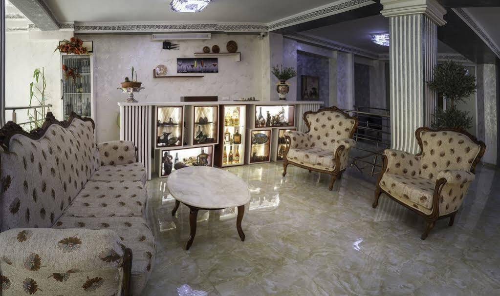 Hotel Chao Batoemi Buitenkant foto