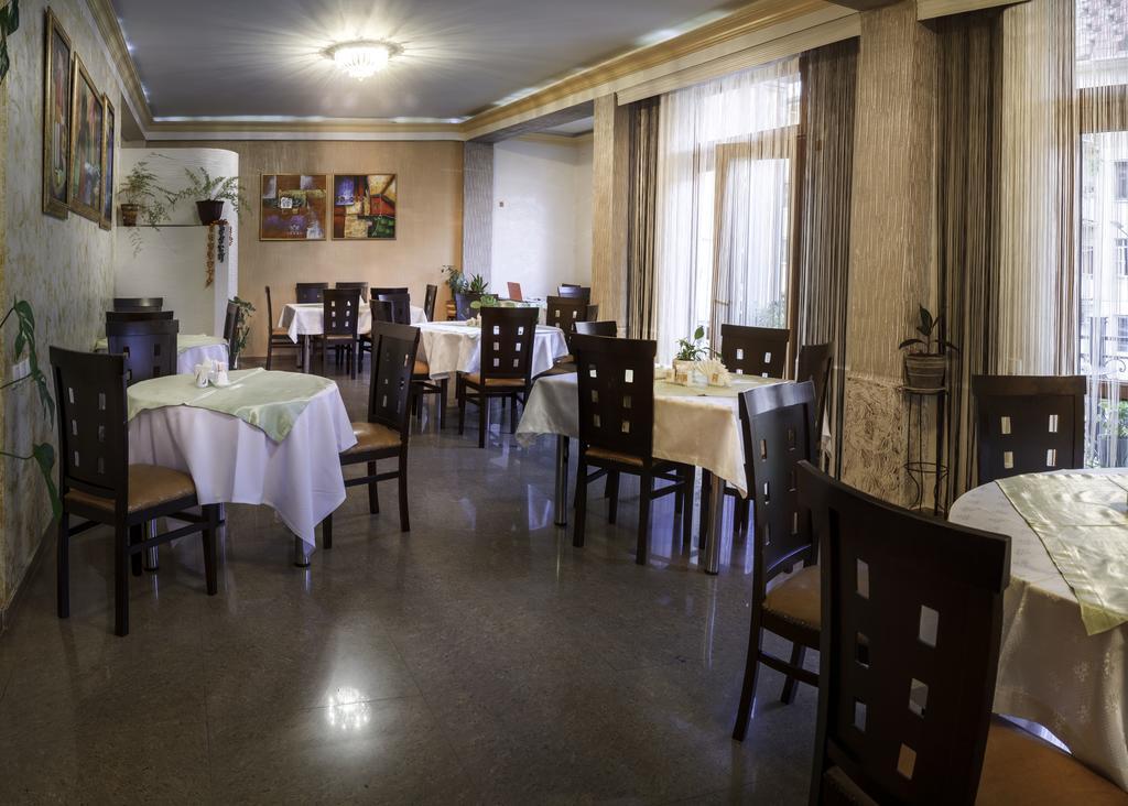 Hotel Chao Batoemi Buitenkant foto